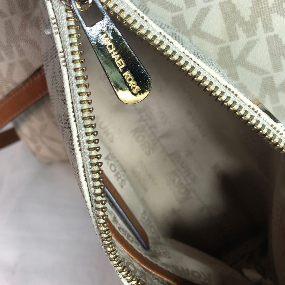 Vintage Michael Kors Cream and Tan Jet Set 3-Piece Travel Set - Picture 4 of 6